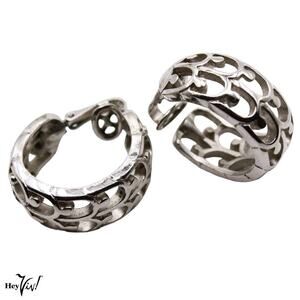 Vintage Trifari Openwork Hoop Clip-On Earrings Filigree Design 1" - Hey Viv